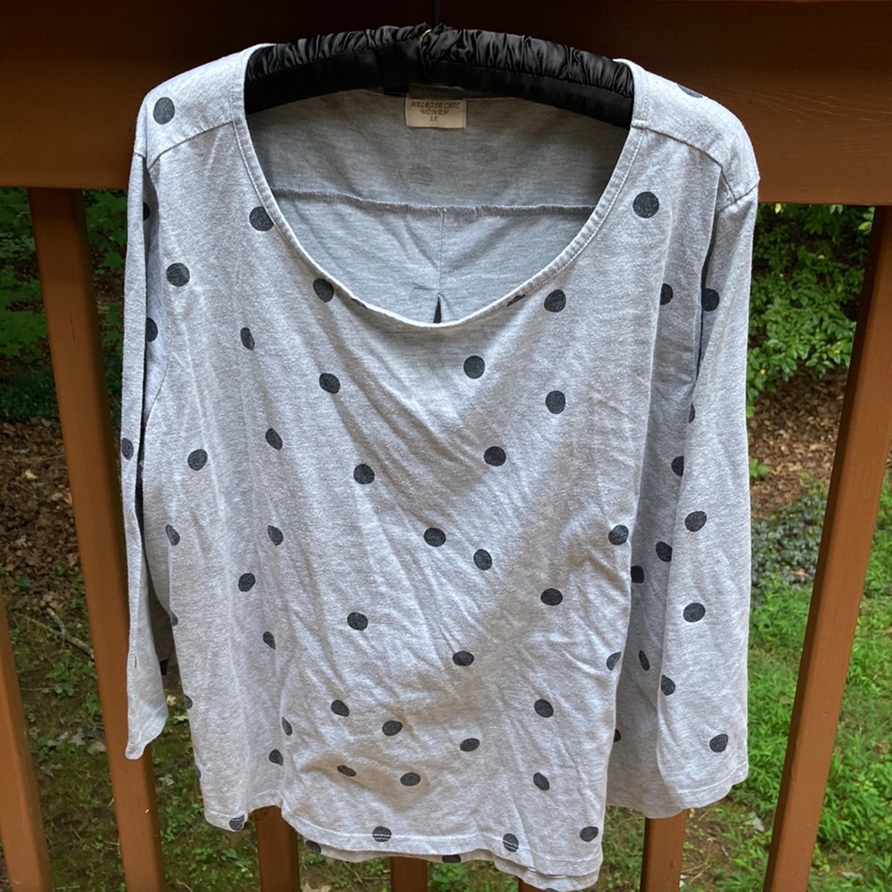 Melrose Chic Women grey polka dot top